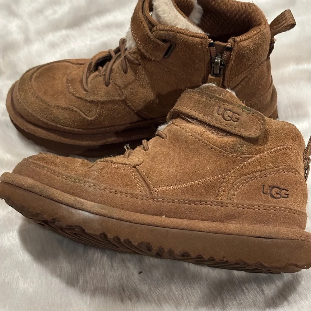 UGG Kids Brown Boots with Cozy Lining - Picture 2 of 3